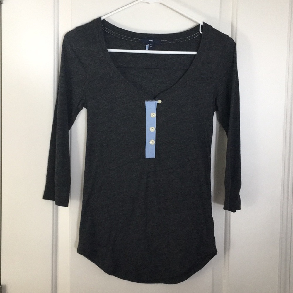 Gap Henley, XS. 3/4 length sleeve.